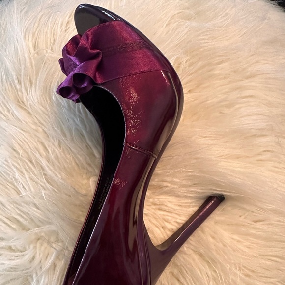 Carlos Santana purple heels with bow. Size 7M - Picture 5 of 8